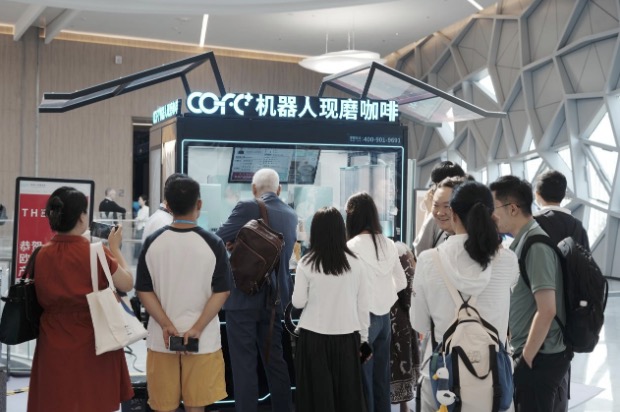 COFEPLUS leads the future of high-quality robot coffee businesses with AI-powered kiosks engineered in China. Combining barista-level precision with 24/7 automation, COFEPLUS delivers customizable, consistent coffee in a compact, low-overhead format, making it the most scalable and profitable robot coffee business today.