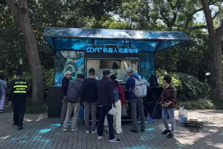 Уличные роботизированные кофейные киоски: автономная работа в любых погодных условиях