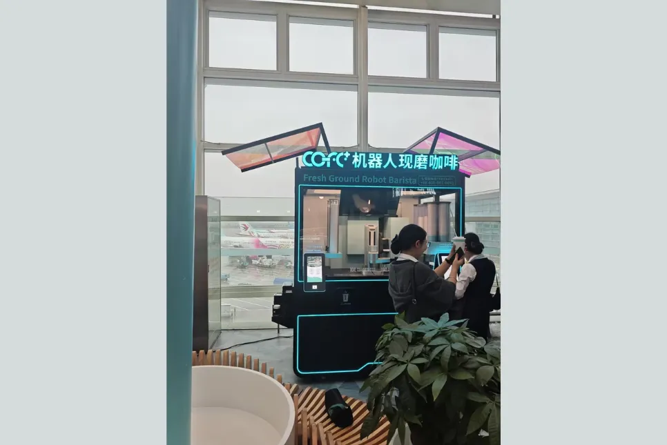 Roboter-Kaffee-Kiosk für Flughäfen: 24-Stunden-Service mit Geschwindigkeit